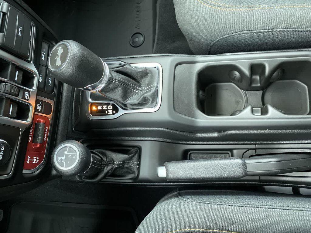 new 2025 Jeep Wrangler car, priced at $53,077