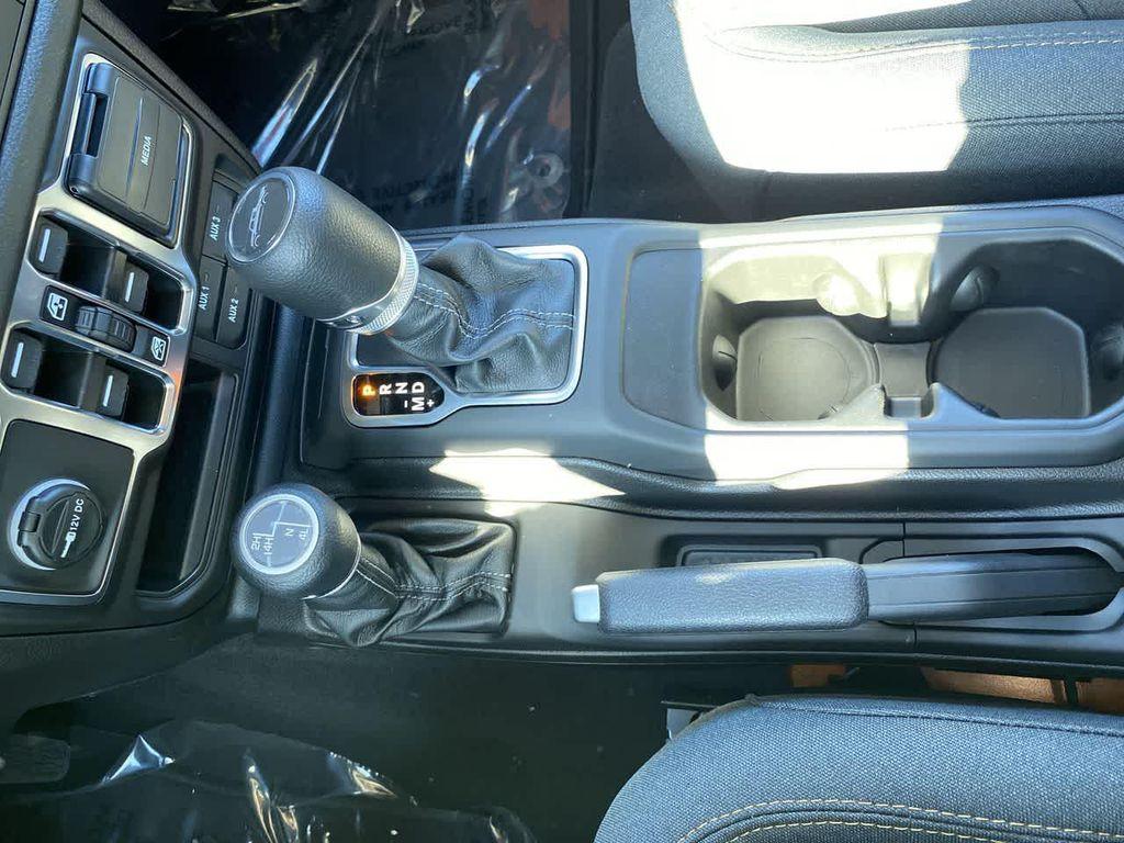 new 2025 Jeep Gladiator car, priced at $46,584