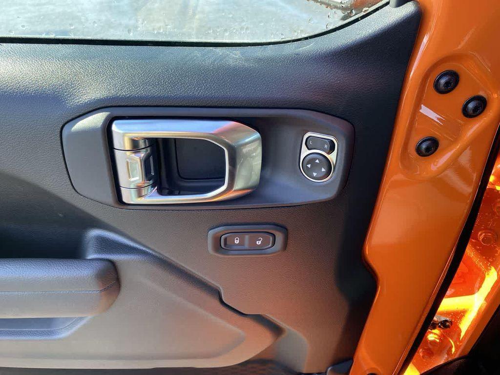 new 2025 Jeep Gladiator car, priced at $46,584
