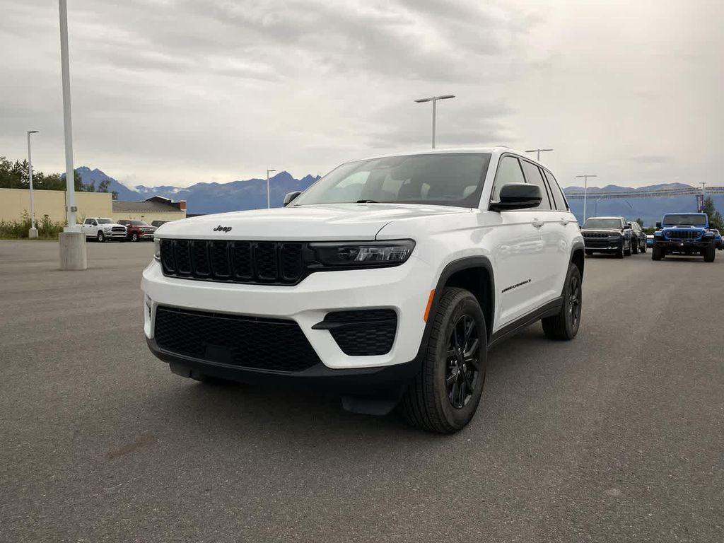 used 2024 Jeep Grand Cherokee car, priced at $39,990