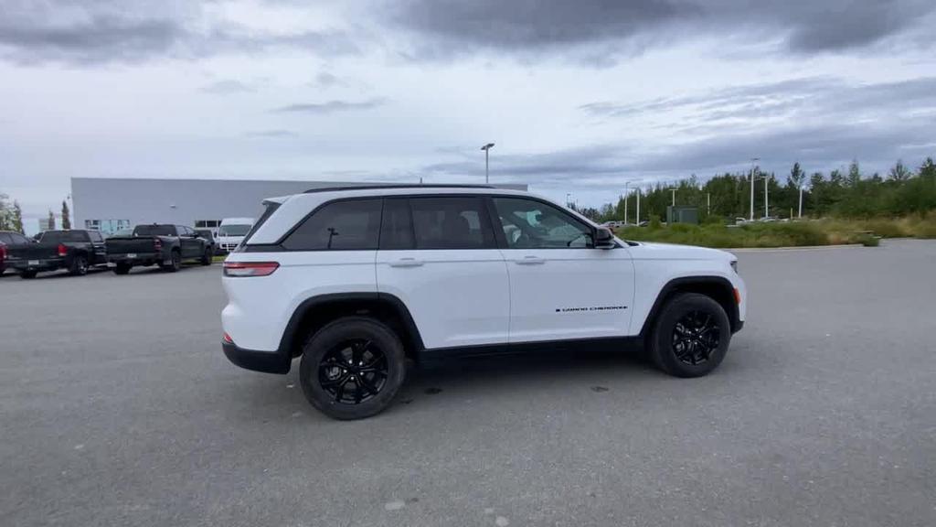used 2024 Jeep Grand Cherokee car, priced at $39,990