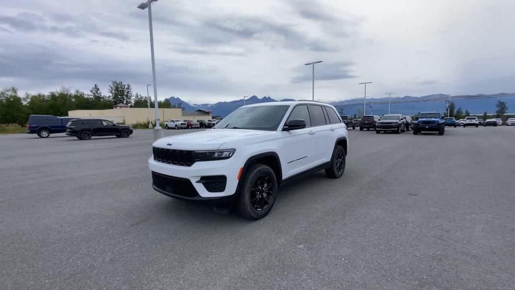 used 2024 Jeep Grand Cherokee car, priced at $39,990