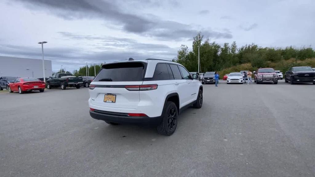used 2024 Jeep Grand Cherokee car, priced at $39,990