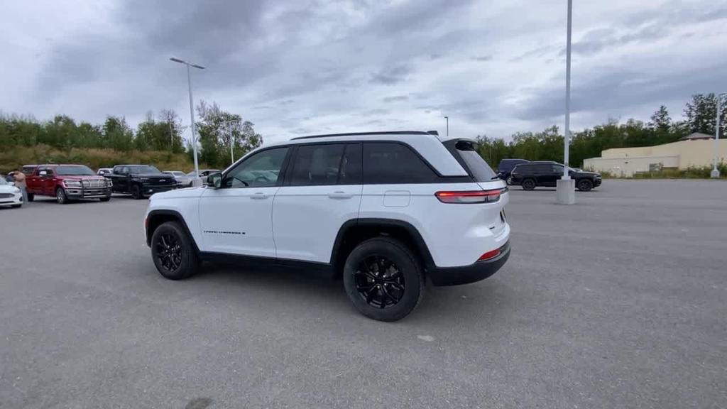 used 2024 Jeep Grand Cherokee car, priced at $39,990