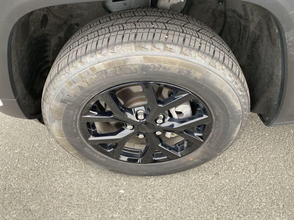used 2024 Jeep Grand Cherokee car, priced at $39,990