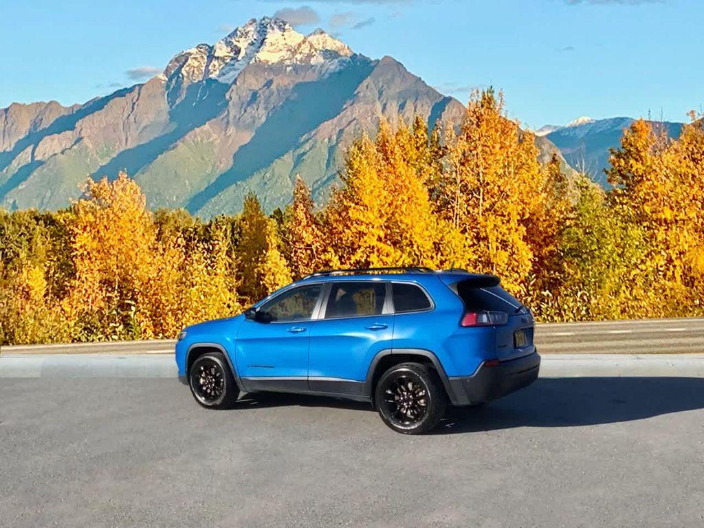 used 2023 Jeep Cherokee car, priced at $24,990