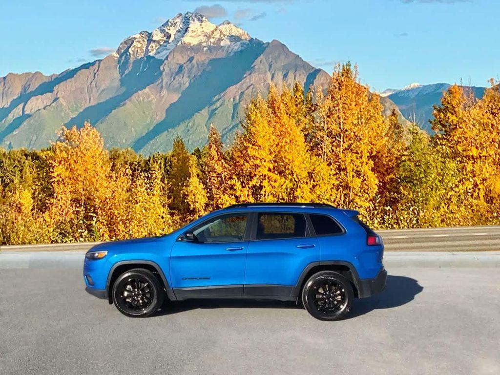 used 2023 Jeep Cherokee car, priced at $24,990