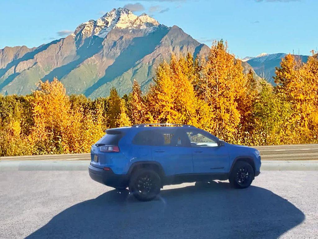 used 2023 Jeep Cherokee car, priced at $24,990