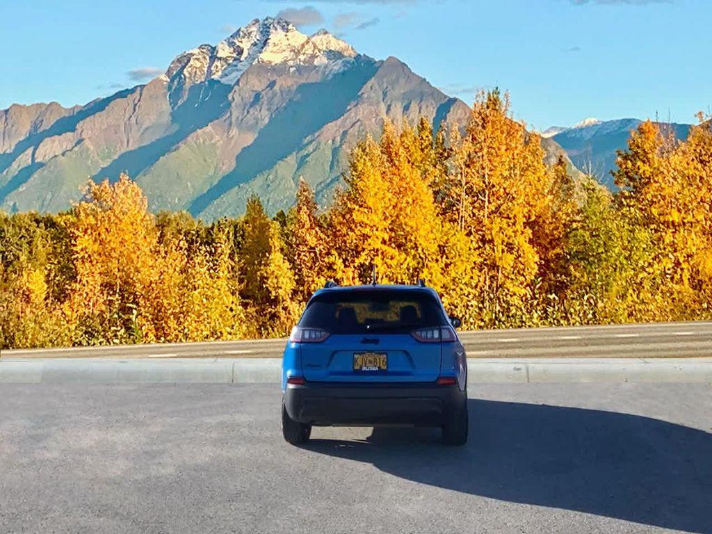 used 2023 Jeep Cherokee car, priced at $24,990