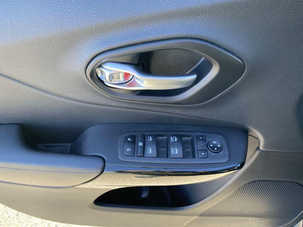 used 2023 Jeep Cherokee car, priced at $24,990