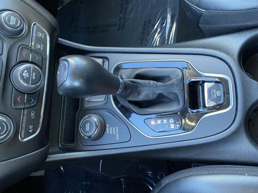 used 2023 Jeep Cherokee car, priced at $24,990