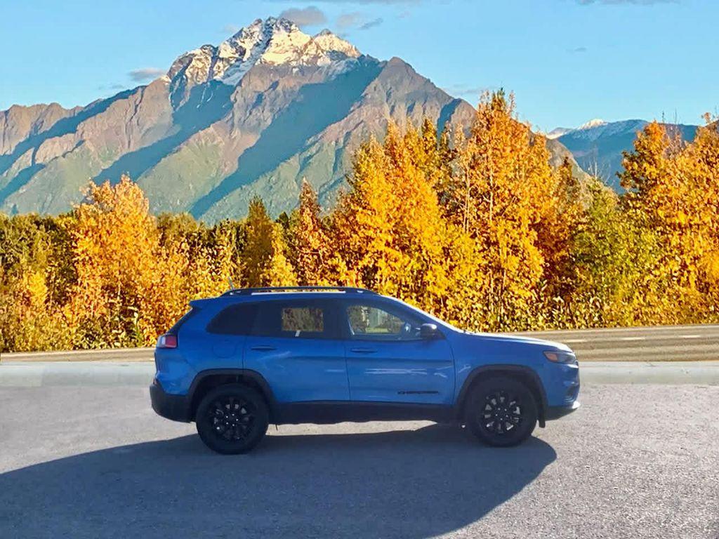 used 2023 Jeep Cherokee car, priced at $24,990