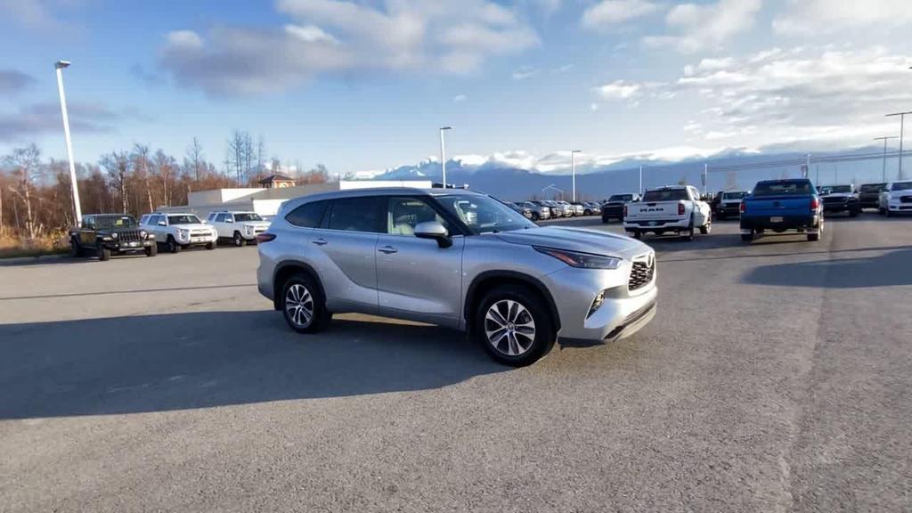 used 2024 Toyota Highlander car, priced at $39,490