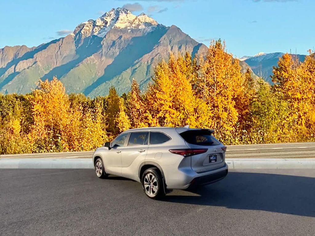 used 2024 Toyota Highlander car, priced at $39,490