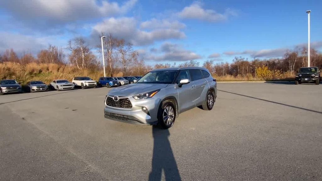 used 2024 Toyota Highlander car, priced at $39,490