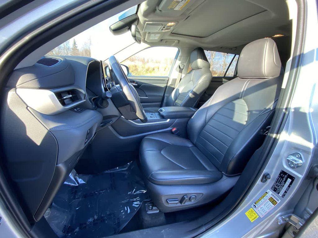 used 2024 Toyota Highlander car, priced at $39,490