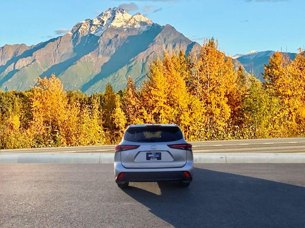 used 2024 Toyota Highlander car, priced at $39,490