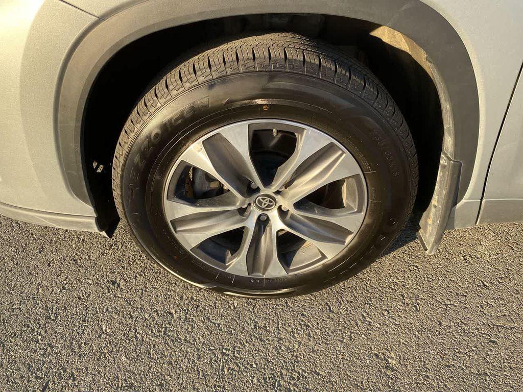 used 2024 Toyota Highlander car, priced at $39,490