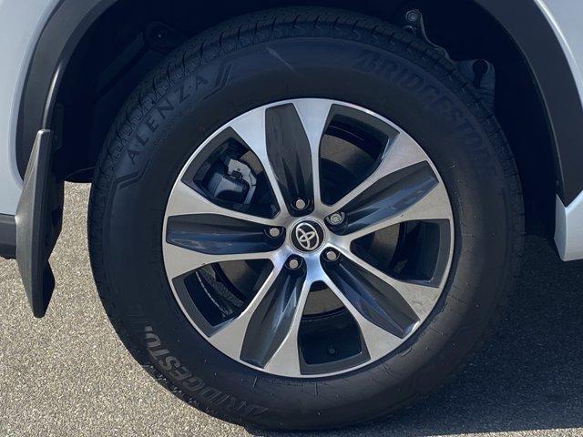 new 2025 Toyota Highlander Hybrid car, priced at $50,678