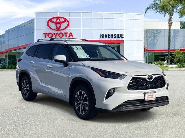 new 2025 Toyota Highlander Hybrid car, priced at $50,678