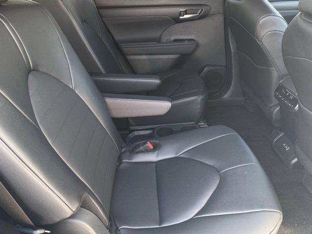 new 2025 Toyota Highlander Hybrid car, priced at $50,678