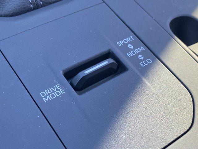 new 2025 Toyota Highlander Hybrid car, priced at $50,678