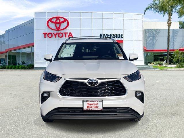 new 2025 Toyota Highlander Hybrid car, priced at $50,678