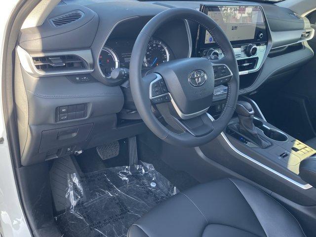 new 2025 Toyota Highlander Hybrid car, priced at $50,678