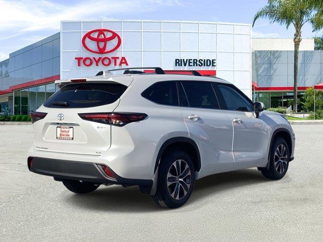 new 2025 Toyota Highlander Hybrid car, priced at $50,678