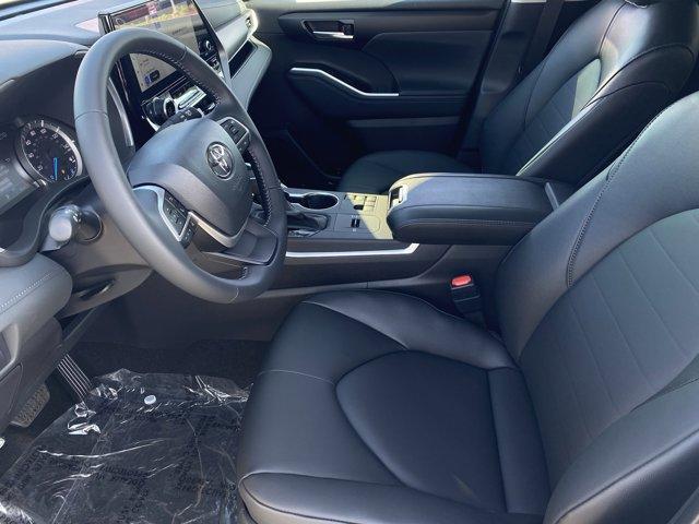 new 2025 Toyota Highlander Hybrid car, priced at $50,678