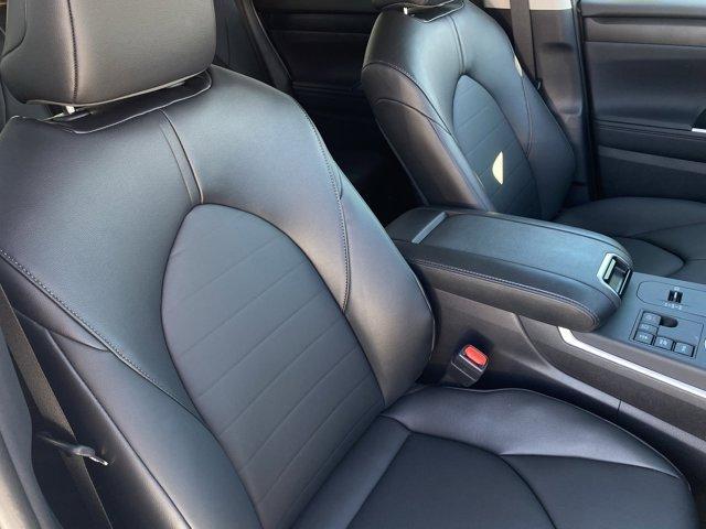 new 2025 Toyota Highlander Hybrid car, priced at $50,678