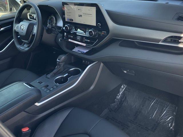 new 2025 Toyota Highlander Hybrid car, priced at $50,678