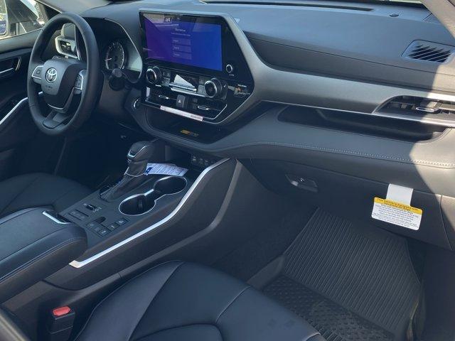new 2025 Toyota Highlander car, priced at $48,928