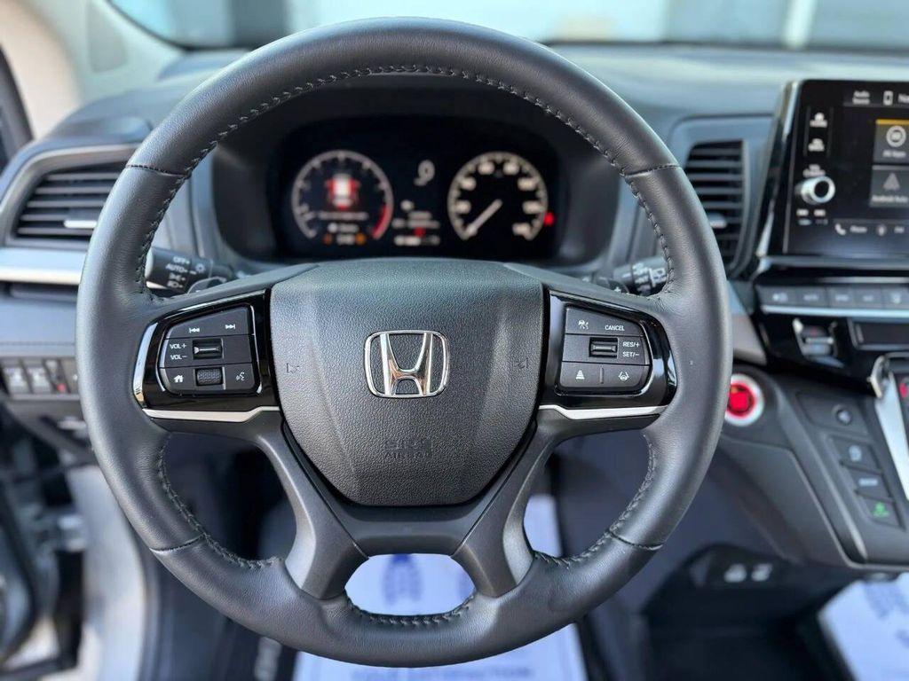 used 2025 Honda Odyssey car, priced at $32,995