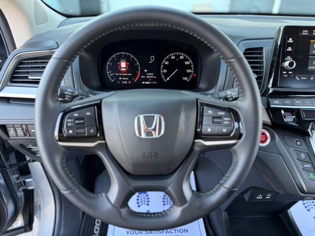 used 2025 Honda Odyssey car, priced at $32,995