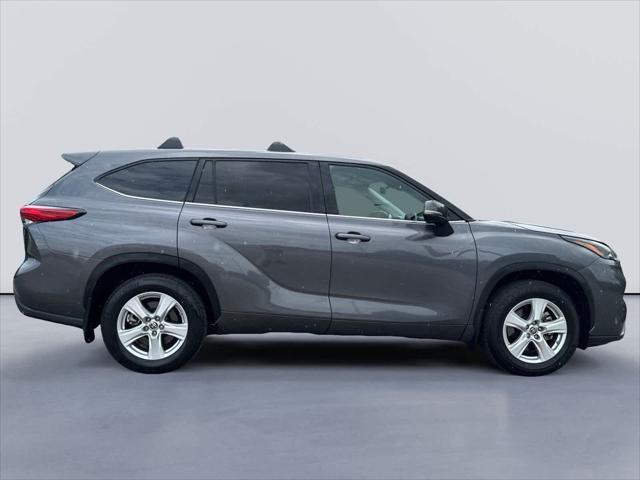 used 2022 Toyota Highlander car, priced at $32,988