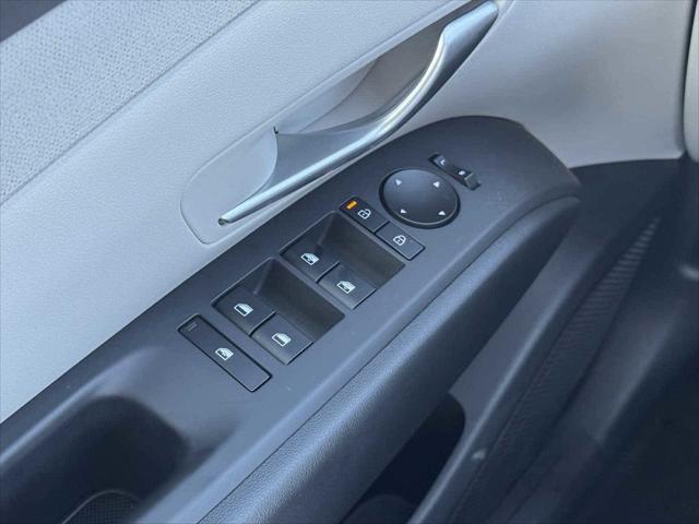 new 2025 Hyundai TUCSON Hybrid car, priced at $37,690