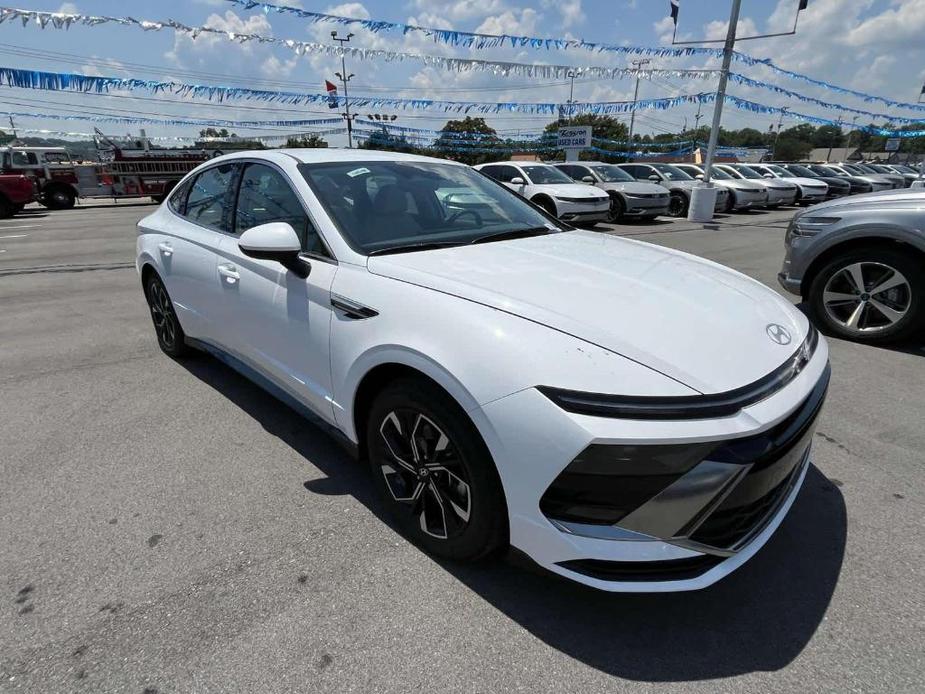 new 2024 Hyundai Sonata car, priced at $28,205