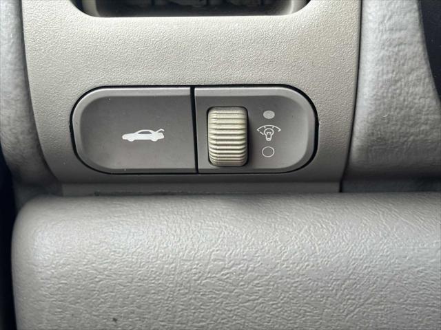 used 2000 Saturn LS car, priced at $3,999