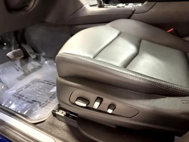 used 2023 Cadillac XT5 car, priced at $33,625