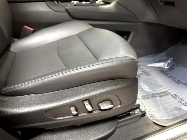 used 2023 Cadillac XT5 car, priced at $33,625