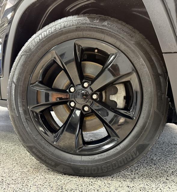 used 2020 Jeep Cherokee car, priced at $15,995
