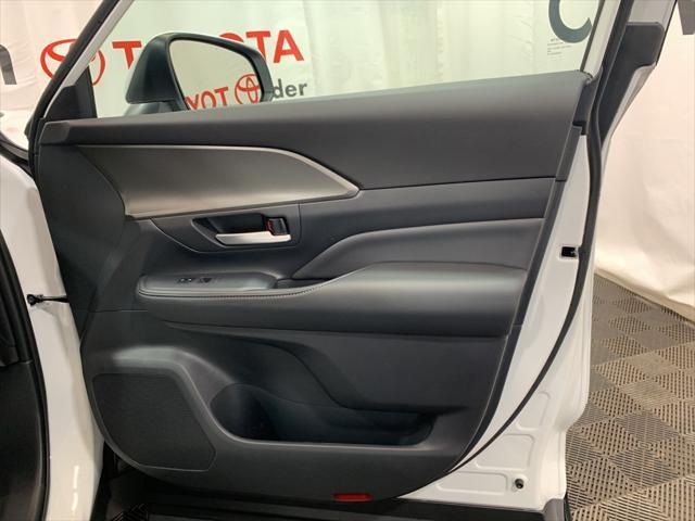 new 2025 Toyota Highlander Hybrid car, priced at $46,828