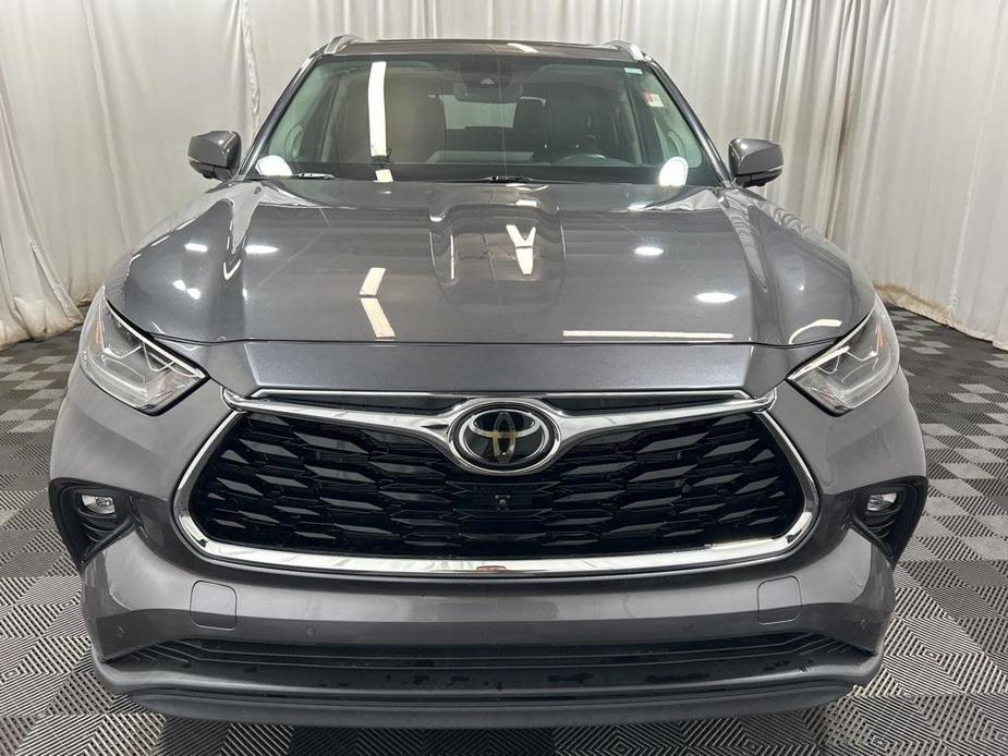 used 2023 Toyota Highlander car, priced at $36,500