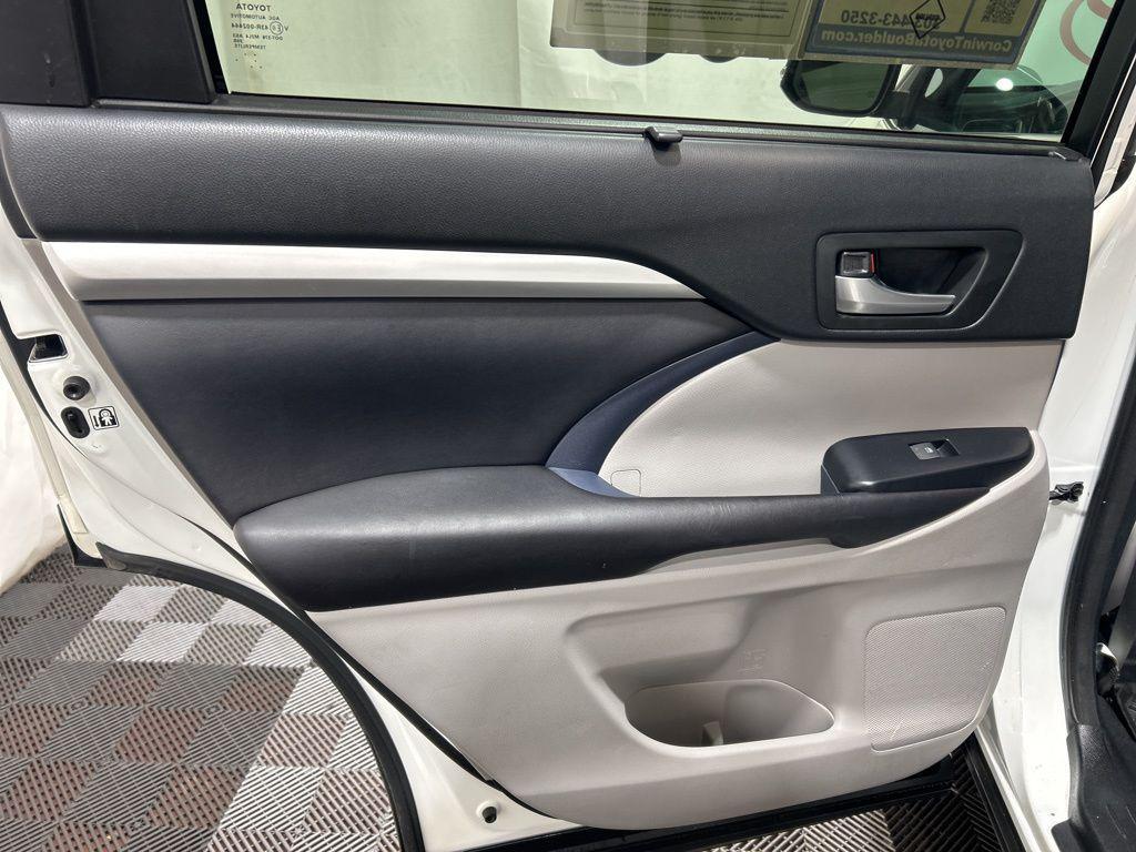 used 2016 Toyota Highlander car, priced at $17,750