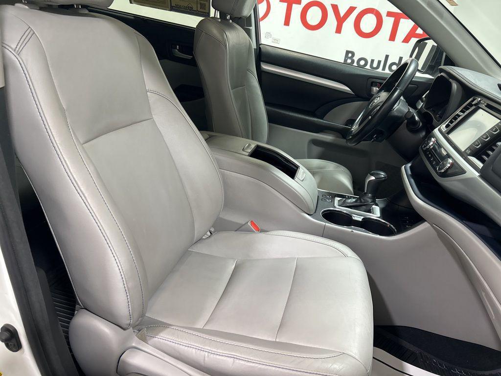 used 2016 Toyota Highlander car, priced at $17,750