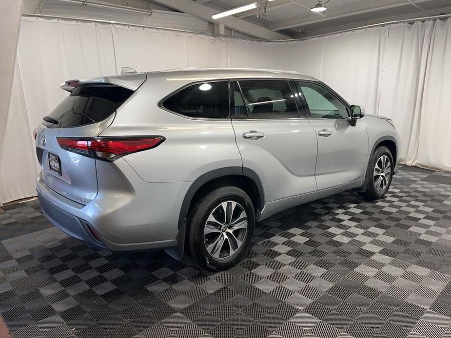 used 2022 Toyota Highlander car, priced at $34,650