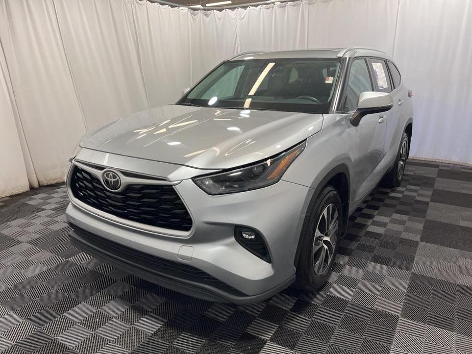 used 2022 Toyota Highlander car, priced at $34,650