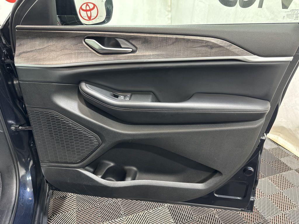 used 2024 Jeep Grand Cherokee car, priced at $35,220