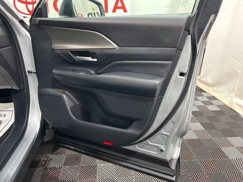 used 2025 Toyota Grand Highlander car, priced at $47,900